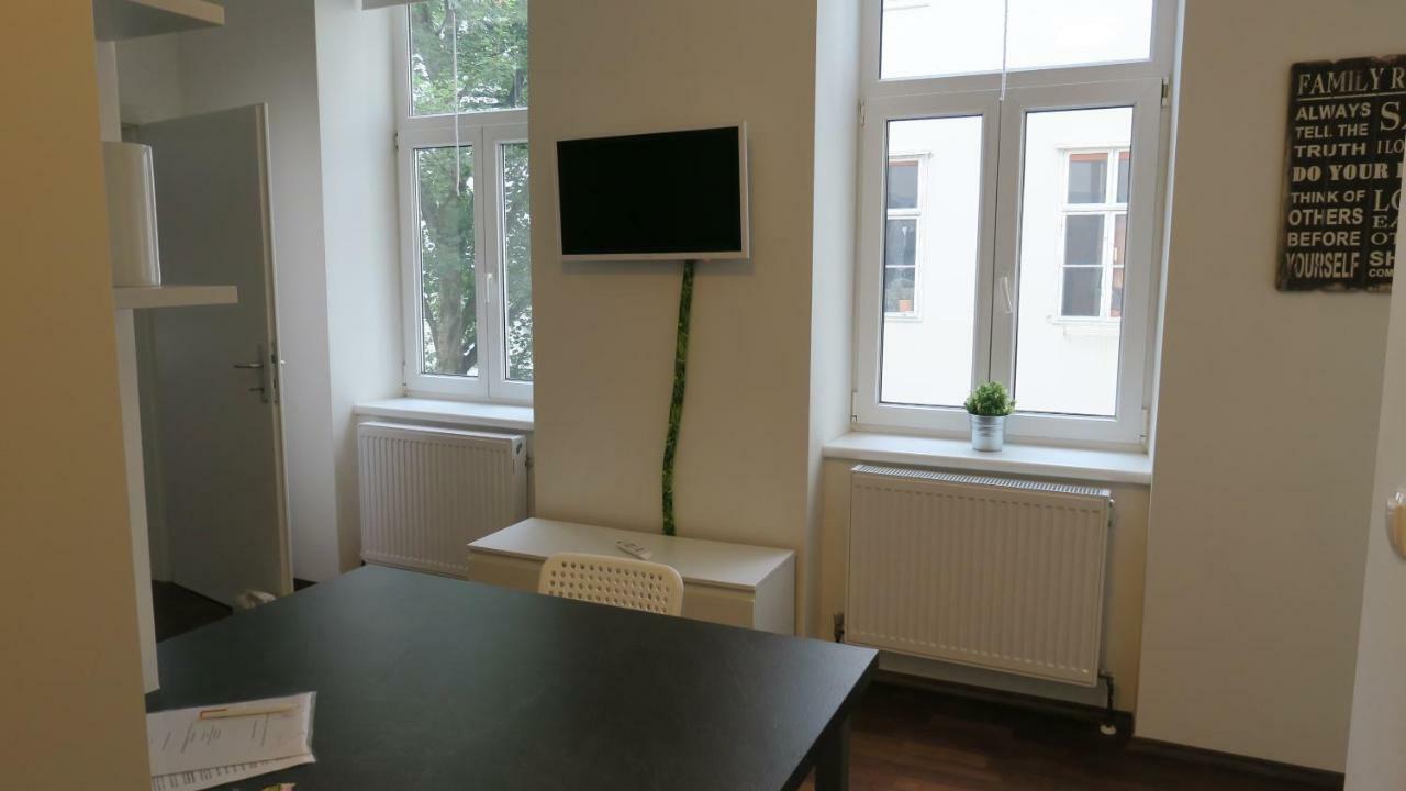 2 Zimmer Wohnung Вена Экстерьер фото