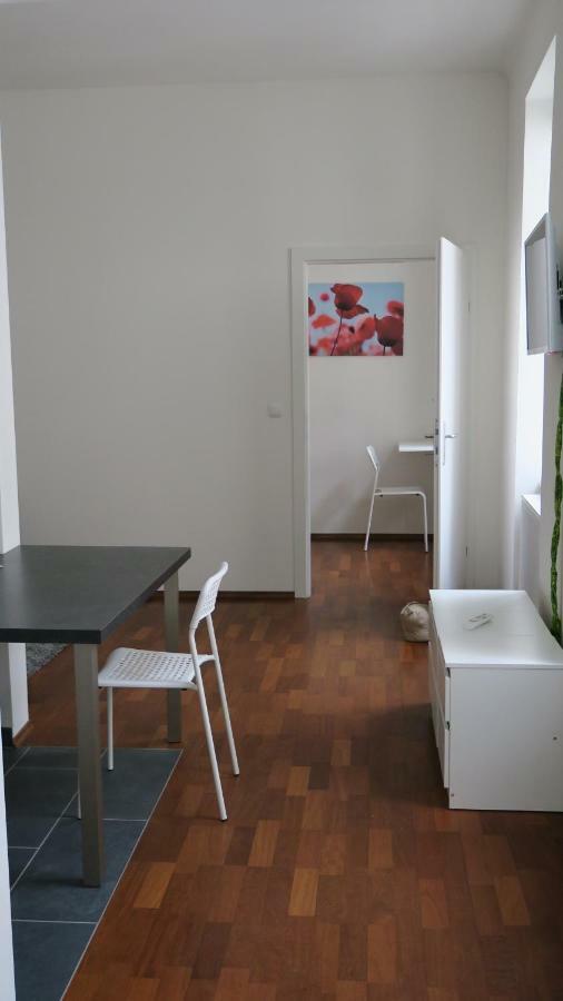2 Zimmer Wohnung Вена Экстерьер фото